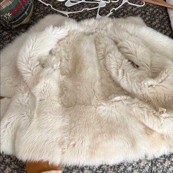 UGG Elegant Tan Jacket with Cream Fur Collar size  M - Picture 2 of 7